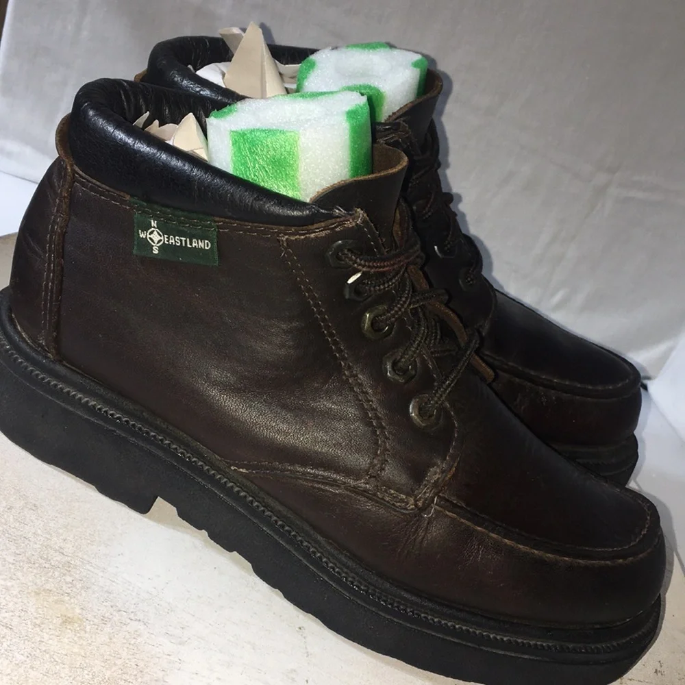 Eastland womens brown leather hiking boot size 7.